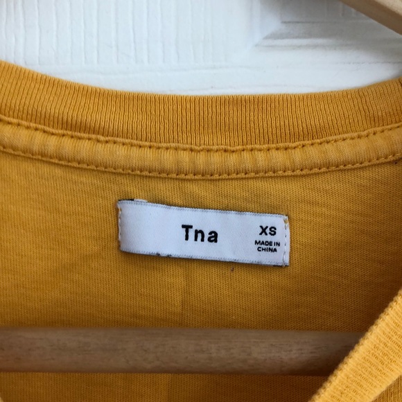 TNA asymmetrical crop tee - Picture 6 of 7